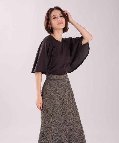 INED(イネド)の「フリルスリーブカットソー(Tシャツ/カットソー・レディース・ブルー/キャメル/スミクロ・9号)」の2枚目の写真