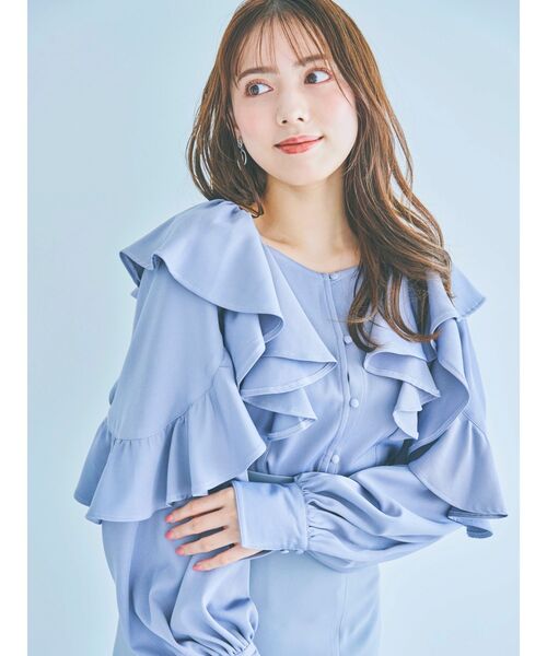 dazzlin(ダズリン)の「ラッフルフリルスリーブブラウス(シャツ/ブラウス・レディース・ベージュ/オフホワイト/ブルー・FREE)」の6枚目の写真
