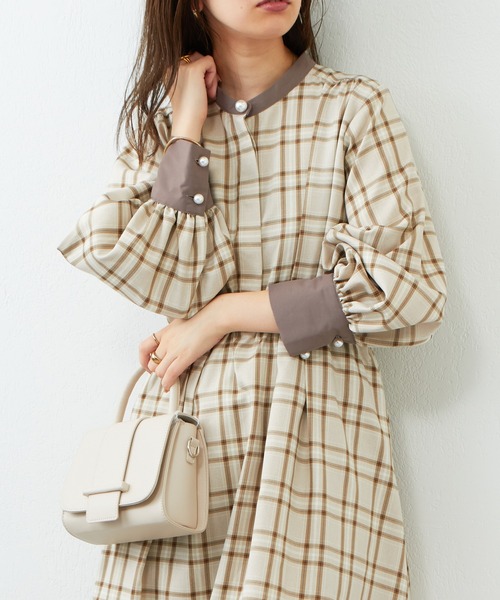 natural couture(ナチュラルクチュール)の「WEB限定カラー有り/2022AW/パール釦シャツワンピース(ワンピース・レディース・ネイビー/ブルー/モカ/その他1/その他2/その他3・FREE)」の6枚目の写真