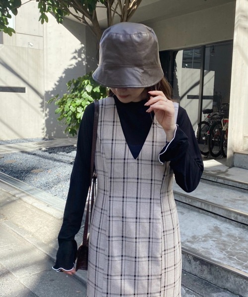 one after another NICE CLAUP（ワンアフターアナザーナイスクラップ）の「【ZOZO限定】インナーによって印象が変わる。Vネックマーメイドワンピース（ジャンパースカート・レディース・ブラック/ベージュ/チェック・FREE）」の11枚目の写真