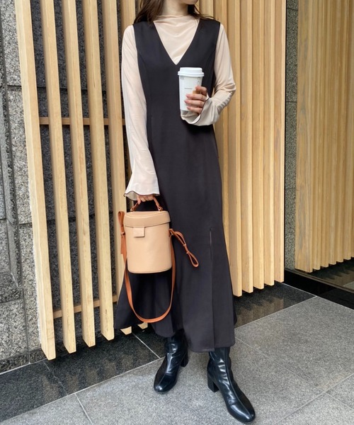 one after another NICE CLAUP（ワンアフターアナザーナイスクラップ）の「【ZOZO限定】インナーによって印象が変わる。Vネックマーメイドワンピース（ジャンパースカート・レディース・ブラック/ベージュ/チェック・FREE）」の12枚目の写真