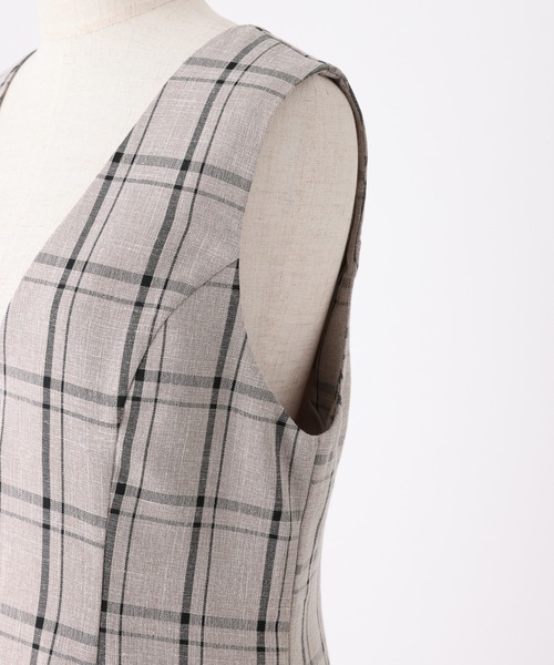 one after another NICE CLAUP（ワンアフターアナザーナイスクラップ）の「【ZOZO限定】インナーによって印象が変わる。Vネックマーメイドワンピース（ジャンパースカート・レディース・ブラック/ベージュ/チェック・FREE）」の21枚目の写真