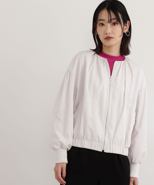 NATURAL BEAUTY BASIC（ナチュラルビューティーベーシック）の「ギャザーネックＭＡ－１（MA-1・レディース・ブラック/オフホワイト・MEDIUM）」の2枚目の写真