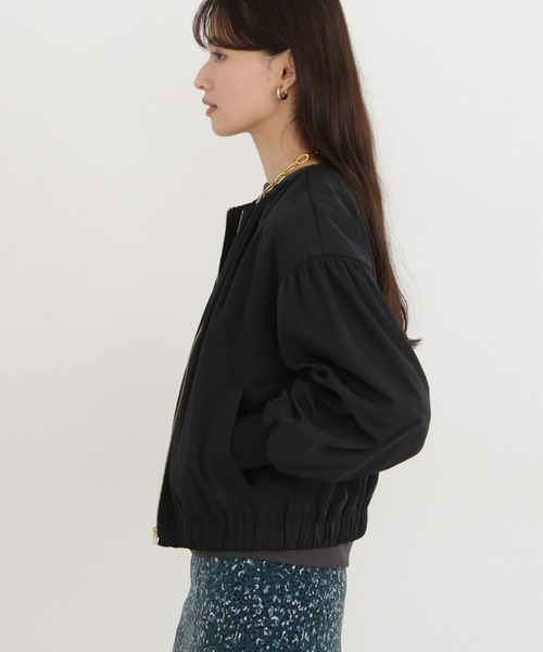 NATURAL BEAUTY BASIC（ナチュラルビューティーベーシック）の「ギャザーネックＭＡ－１（MA-1・レディース・ブラック/オフホワイト・MEDIUM）」の10枚目の写真