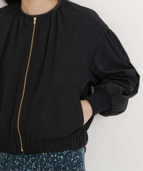 NATURAL BEAUTY BASIC（ナチュラルビューティーベーシック）の「ギャザーネックＭＡ－１（MA-1・レディース・ブラック/オフホワイト・MEDIUM）」の4枚目の写真