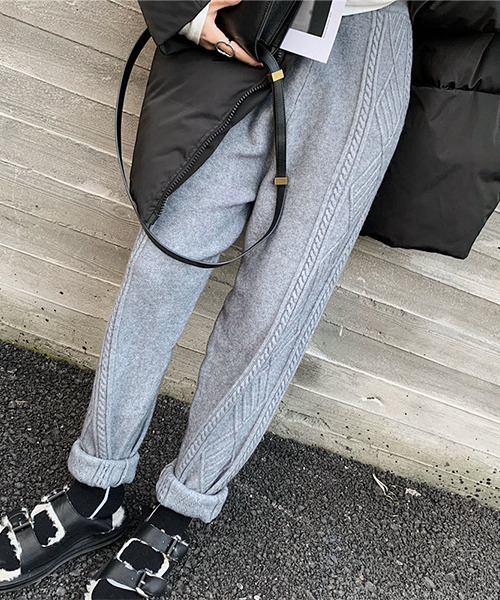 c.u.l（シーユーエル）の「ケーブルニットパンツ culw313（その他パンツ・レディース・グレー/ブラック/アイボリー/ベージュ・FREE）」の3枚目の写真