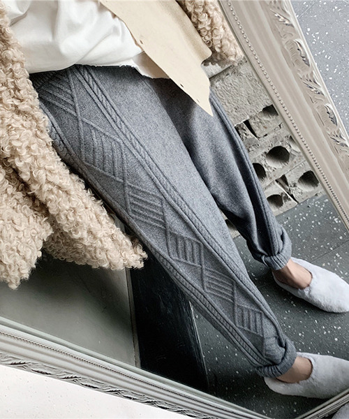 c.u.l（シーユーエル）の「ケーブルニットパンツ culw313（その他パンツ・レディース・グレー/ブラック/アイボリー/ベージュ・FREE）」の7枚目の写真