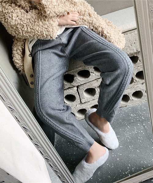 c.u.l（シーユーエル）の「ケーブルニットパンツ culw313（その他パンツ・レディース・グレー/ブラック/アイボリー/ベージュ・FREE）」の8枚目の写真