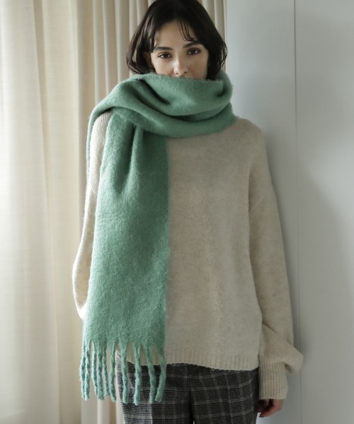 LAKOLE(ラコレ)の「ブークレカラーマフラー / 123032(マフラー・レディース・オフホワイト/グリーン/サンドグレー/チャコール/梅・FREE)」の5枚目の写真