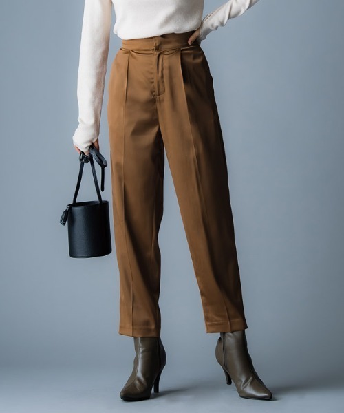 RASW（ラス）の「［RASW］サテンタックテーパードパンツ（スラックス・レディース・ダークネイビー/キャメル・S/M/L）」の3枚目の写真