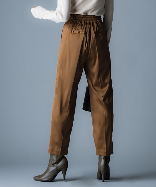 RASW（ラス）の「［RASW］サテンタックテーパードパンツ（スラックス・レディース・ダークネイビー/キャメル・S/M/L）」の5枚目の写真