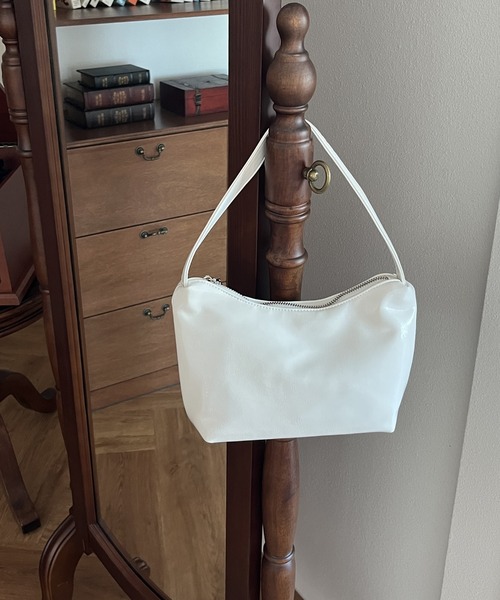 by muni:r（バイ ムニール）の「エナメルミニハンドバッグ（ショルダーバッグ・レディース・ブラック/ホワイト/レッド/シルバー・ONE SIZE）」の21枚目の写真