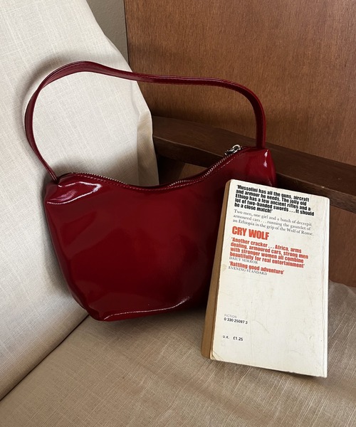 by muni:r（バイ ムニール）の「エナメルミニハンドバッグ（ショルダーバッグ・レディース・ブラック/ホワイト/レッド/シルバー・ONE SIZE）」の10枚目の写真