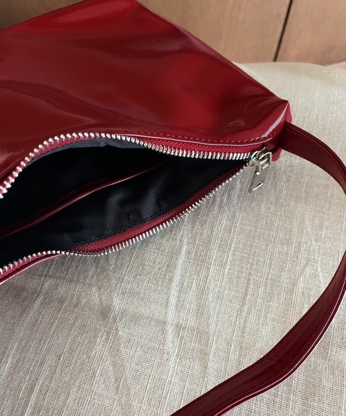 by muni:r（バイ ムニール）の「エナメルミニハンドバッグ（ショルダーバッグ・レディース・ブラック/ホワイト/レッド/シルバー・ONE SIZE）」の9枚目の写真