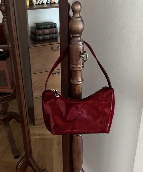 by muni:r（バイ ムニール）の「エナメルミニハンドバッグ（ショルダーバッグ・レディース・ブラック/ホワイト/レッド/シルバー・ONE SIZE）」の14枚目の写真