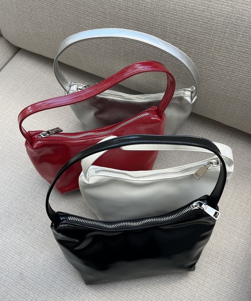 by muni:r（バイ ムニール）の「エナメルミニハンドバッグ（ショルダーバッグ・レディース・ブラック/ホワイト/レッド/シルバー・ONE SIZE）」の19枚目の写真