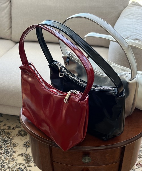 by muni:r（バイ ムニール）の「エナメルミニハンドバッグ（ショルダーバッグ・レディース・ブラック/ホワイト/レッド/シルバー・ONE SIZE）」の12枚目の写真