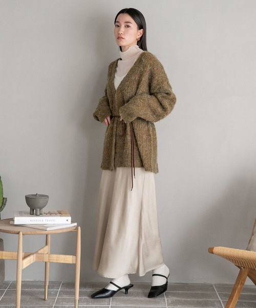 LOWRYS FARM（ローリーズファーム）の「シワサテンフレアスカート　185039（スカート・レディース・アイボリー/グレー/グリーン/ブラック・FREE）」の17枚目の写真