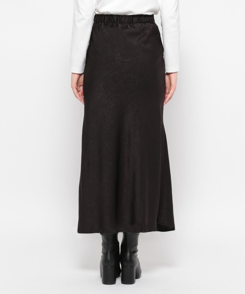 LOWRYS FARM（ローリーズファーム）の「シワサテンフレアスカート　185039（スカート・レディース・アイボリー/グレー/グリーン/ブラック・FREE）」の8枚目の写真