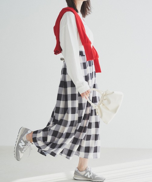 Isn't She?(イズントシー)の「タックフレアロングスカート|美人百花掲載(スカート・レディース・チェック/レッド/ベージュ・FREE)」の4枚目の写真