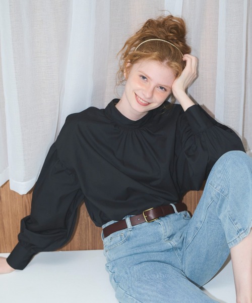 MERLOT（メルロー）の「【シワになりにくい】バックリボンハイネック袖ボリュームブラウス（シャツ/ブラウス・レディース・ブラック/ホワイト・FREE）」の2枚目の写真