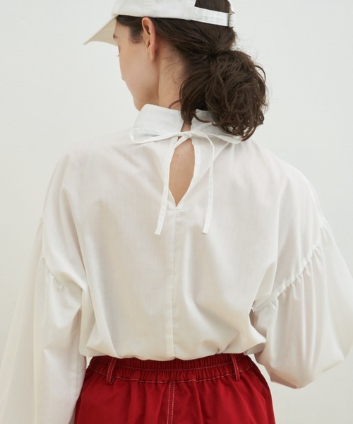 MERLOT（メルロー）の「【シワになりにくい】バックリボンハイネック袖ボリュームブラウス（シャツ/ブラウス・レディース・ブラック/ホワイト・FREE）」の17枚目の写真