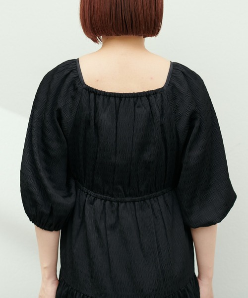 ボリューム袖ギャザーティアードワンピース