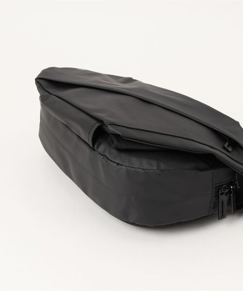 Fun & Daily（ファンアンドデイリー）の「Slash Zipper Body Bag（ボディバッグ/ウエストポーチ・メンズ・ブラック・FREE）」の3枚目の写真