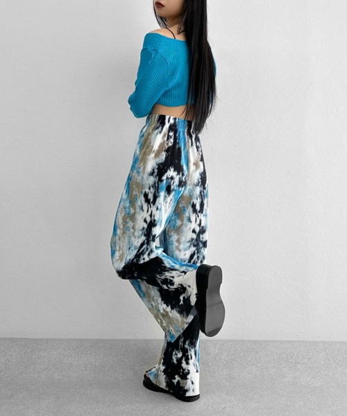LVEU.（ラブユ.）の「【LVEU.】タイダイ柄プリーツパンツ / ボトムス パンツ プリーツ タイダイ マーブル ワイド ルーズ リラックス アーバン ブラック カーキ ブルー（その他パンツ・レディース・カーキ/ブルー/ブラック/ブラック×ライム/グレー/オリーブ・FREE）」の16枚目の写真