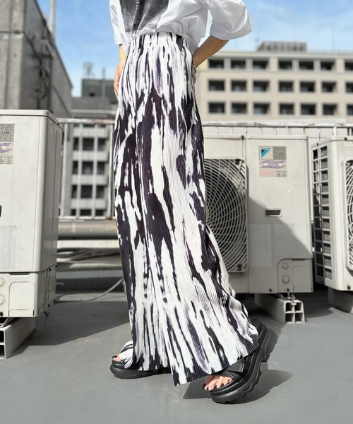 LVEU.（ラブユ.）の「【LVEU.】タイダイ柄プリーツパンツ / ボトムス パンツ プリーツ タイダイ マーブル ワイド ルーズ リラックス アーバン ブラック カーキ ブルー（その他パンツ・レディース・カーキ/ブルー/ブラック/ブラック×ライム/グレー/オリーブ・FREE）」の21枚目の写真