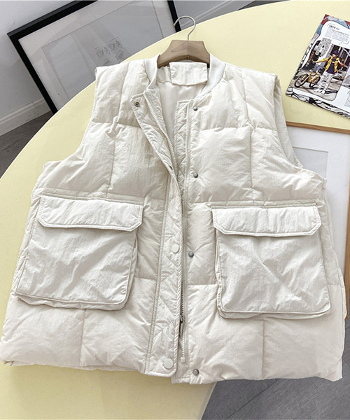 c.u.l（シーユーエル）の「ユニセックス ビックポケット中綿ダウンベスト culw515（ダウンベスト・レディース・ベージュ/アイボリー/ブラック・M/L/XL）」の11枚目の写真