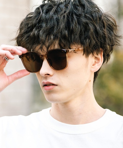 Rocky Monroe(ロッキーモンロー)の「ウェリントン型UVカット折りたたみサングラス(サングラス・メンズ・ピンク/ブルー/ブラック/カーキ・FREE)」の4枚目の写真