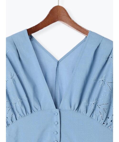 Te chichi（テチチ）の「スカラップエンブロイダリーワンピース（ワンピース・レディース・ブラック/サックスブルー/レッド・F）」の5枚目の写真