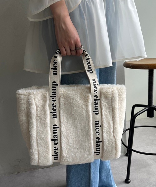 one after another NICE CLAUP（ワンアフターアナザーナイスクラップ）の「ロゴテープフェイクファーミニトートバッグ（トートバッグ・レディース・モカ/アイボリー/ピンク・FREE）」の8枚目の写真
