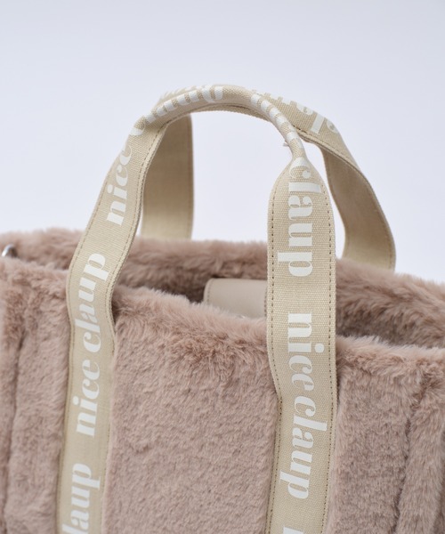 one after another NICE CLAUP（ワンアフターアナザーナイスクラップ）の「ロゴテープフェイクファーミニトートバッグ（トートバッグ・レディース・モカ/アイボリー/ピンク・FREE）」の18枚目の写真