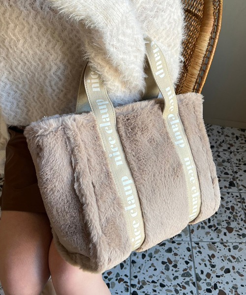 one after another NICE CLAUP（ワンアフターアナザーナイスクラップ）の「ロゴテープフェイクファーミニトートバッグ（トートバッグ・レディース・モカ/アイボリー/ピンク・FREE）」の13枚目の写真