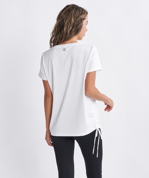 ROXY(ロキシー)の「SOMEHOW/ロキシーUVカット付きドライフロントブランドロゴ裾シャーリング半袖カットソー(Tシャツ/カットソー・レディース・ホワイト/ブラック/グリーン・LARGE/SMALL/MEDIUM)」の4枚目の写真