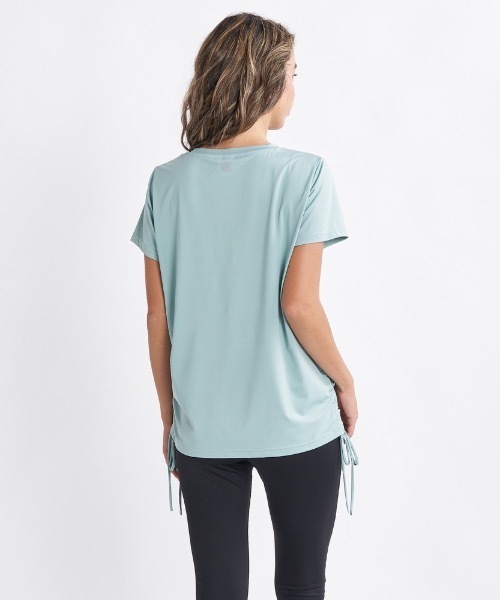ROXY(ロキシー)の「SOMEHOW/ロキシーUVカット付きドライフロントブランドロゴ裾シャーリング半袖カットソー(Tシャツ/カットソー・レディース・ホワイト/ブラック/グリーン・LARGE/SMALL/MEDIUM)」の5枚目の写真