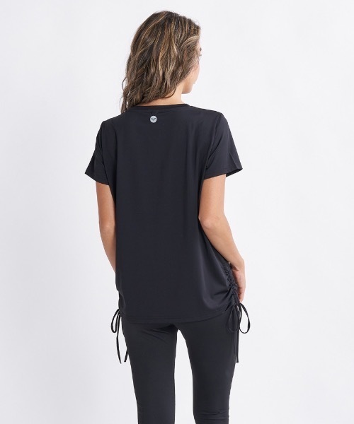 ROXY(ロキシー)の「SOMEHOW/ロキシーUVカット付きドライフロントブランドロゴ裾シャーリング半袖カットソー(Tシャツ/カットソー・レディース・ホワイト/ブラック/グリーン・LARGE/SMALL/MEDIUM)」の6枚目の写真