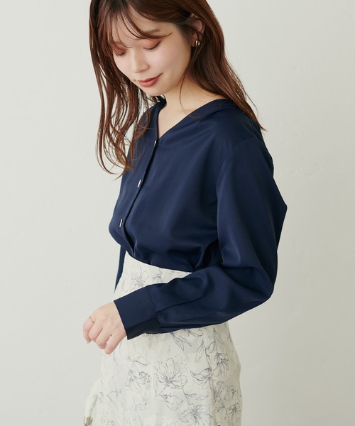 natural couture(ナチュラルクチュール)の「プチプラちびバー釦とろみブラウス(シャツ/ブラウス・レディース・アイボリー/グレイッシュベージュ/オレンジ/ネイビー/ドット・FREE)」の15枚目の写真