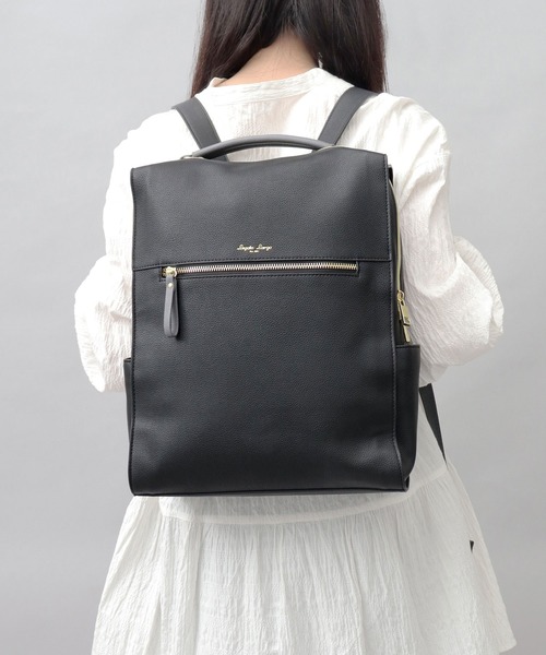 Legato Largo(レガートラルゴ)の「フルグレイン フェイクレザー PC収納 ビジネスリュック(バックパック/リュック・レディース・ブラウン/ライトグレー/ブラック・FREE)」の4枚目の写真