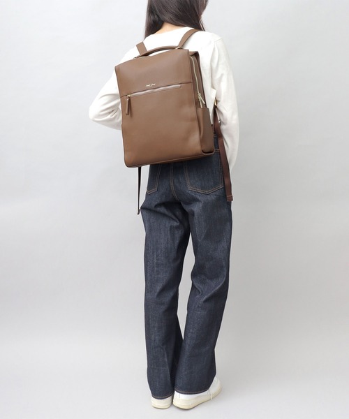 Legato Largo(レガートラルゴ)の「フルグレイン フェイクレザー PC収納 ビジネスリュック(バックパック/リュック・レディース・ブラウン/ライトグレー/ブラック・FREE)」の15枚目の写真
