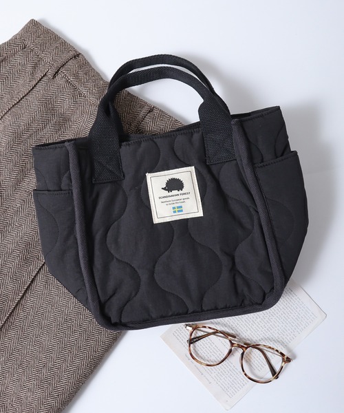 SCANDINAVIAN FOREST（スカンジナビアン・フォレスト）の「SCANDINAVIAN FOREST　ウェーブキルトミニトート（トートバッグ・メンズ・オフホワイト/カーキ/ブラック/カーキ系/ブラック系/グレイッシュベージュ/グレー/グリーン系その他/ブラック系1・F/FREE）」の5枚目の写真