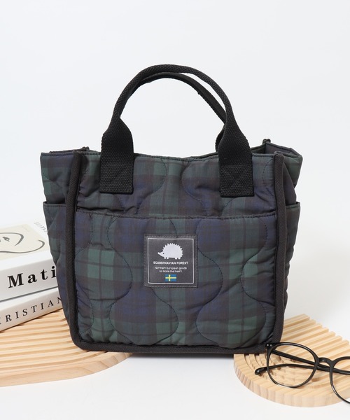 SCANDINAVIAN FOREST（スカンジナビアン・フォレスト）の「SCANDINAVIAN FOREST　ウェーブキルトミニトート（トートバッグ・メンズ・オフホワイト/カーキ/ブラック/カーキ系/ブラック系/グレイッシュベージュ/グレー/グリーン系その他/ブラック系1・F/FREE）」の2枚目の写真