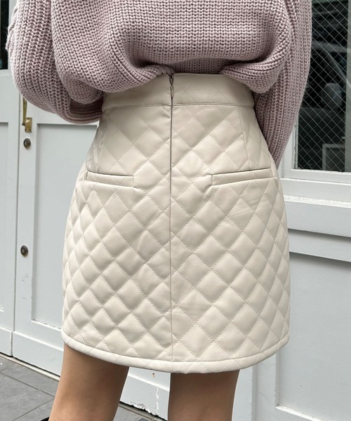INGNI(イング)の「キルティングフェイクレザーミニスカート(スカート・レディース・アイボリー/ブラック・FREE)」の12枚目の写真