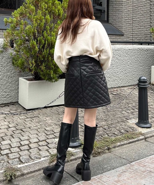 INGNI(イング)の「キルティングフェイクレザーミニスカート(スカート・レディース・アイボリー/ブラック・FREE)」の10枚目の写真