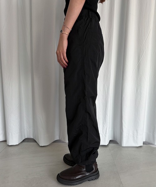 MUHET(ミュエータ)の「ナイロンパンツ(その他パンツ・レディース・カーキ/ブラック・X-LARGE/MEDIUM/SMALL)」の6枚目の写真
