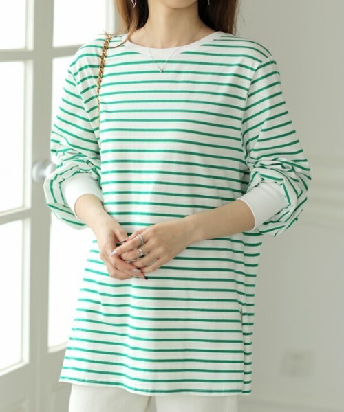 COCOMOMO(ココモモ)の「ボーダーカットソー オーバーサイズ スリット入り ボリューム袖 長袖トップス(Tシャツ/カットソー・レディース・ブラック/ブルー/レッド/グリーン・S/M/L)」の2枚目の写真