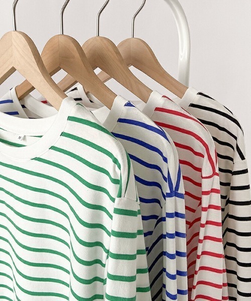 COCOMOMO(ココモモ)の「ボーダーカットソー オーバーサイズ スリット入り ボリューム袖 長袖トップス(Tシャツ/カットソー・レディース・ブラック/ブルー/レッド/グリーン・S/M/L)」の14枚目の写真