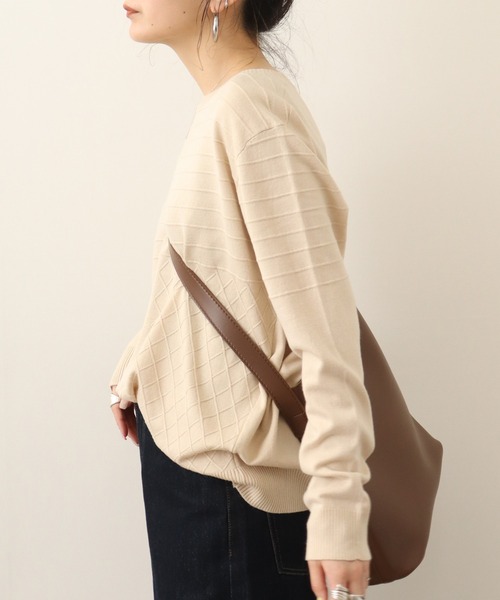 Chiaro（キアロ）の「chiaro プルオーバーニット（ニット/セーター・レディース・マスタード/ロイヤルブルー/オフホワイト/グレー/エメラルド/ブラック/レッド・40）」の9枚目の写真